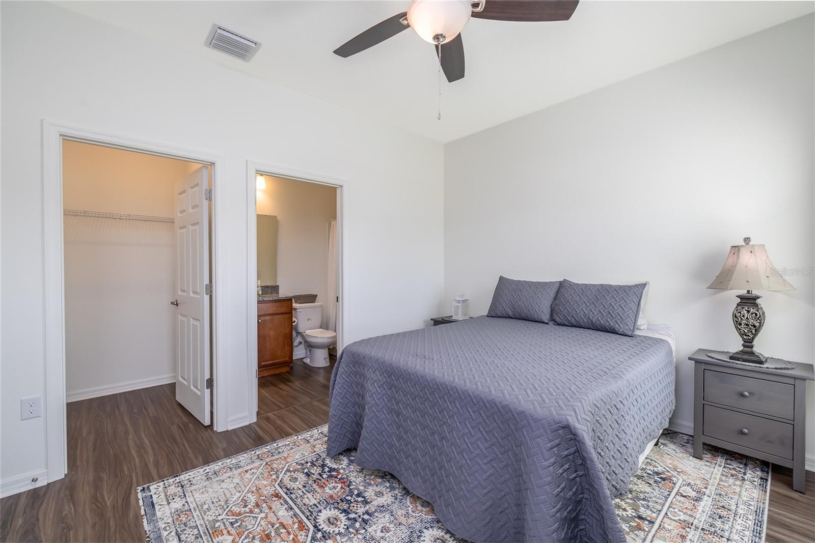 Image 21 of 40 For 18 Oakleaf Way