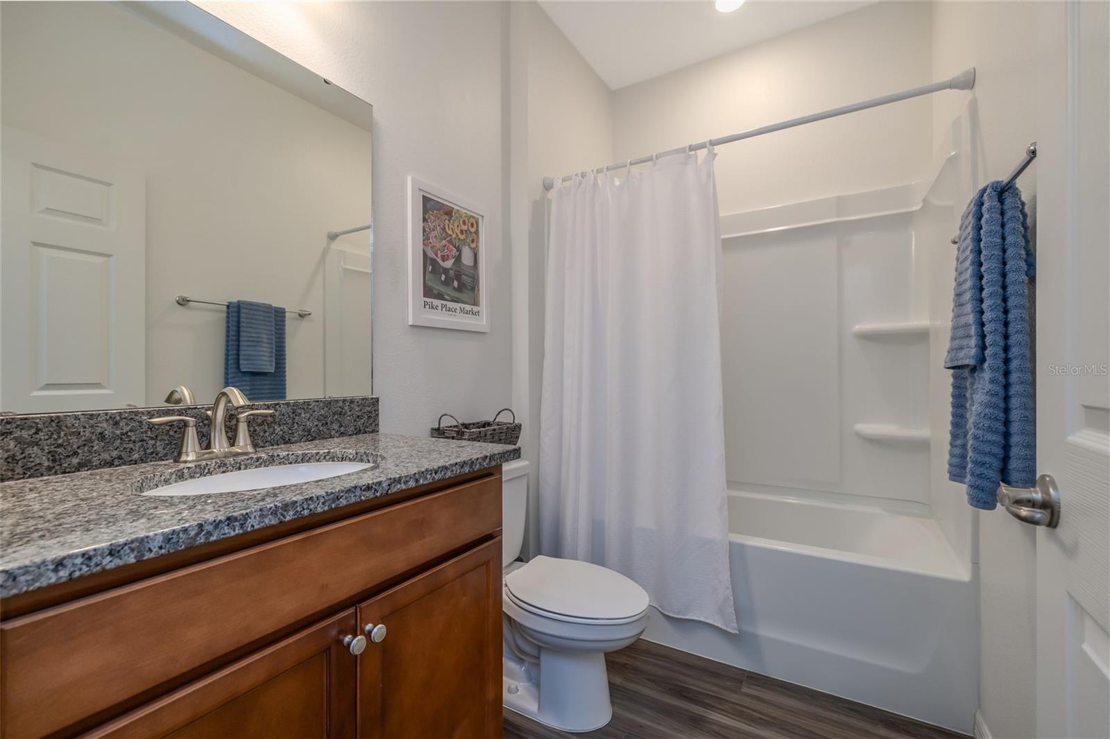 Image 24 of 40 For 18 Oakleaf Way