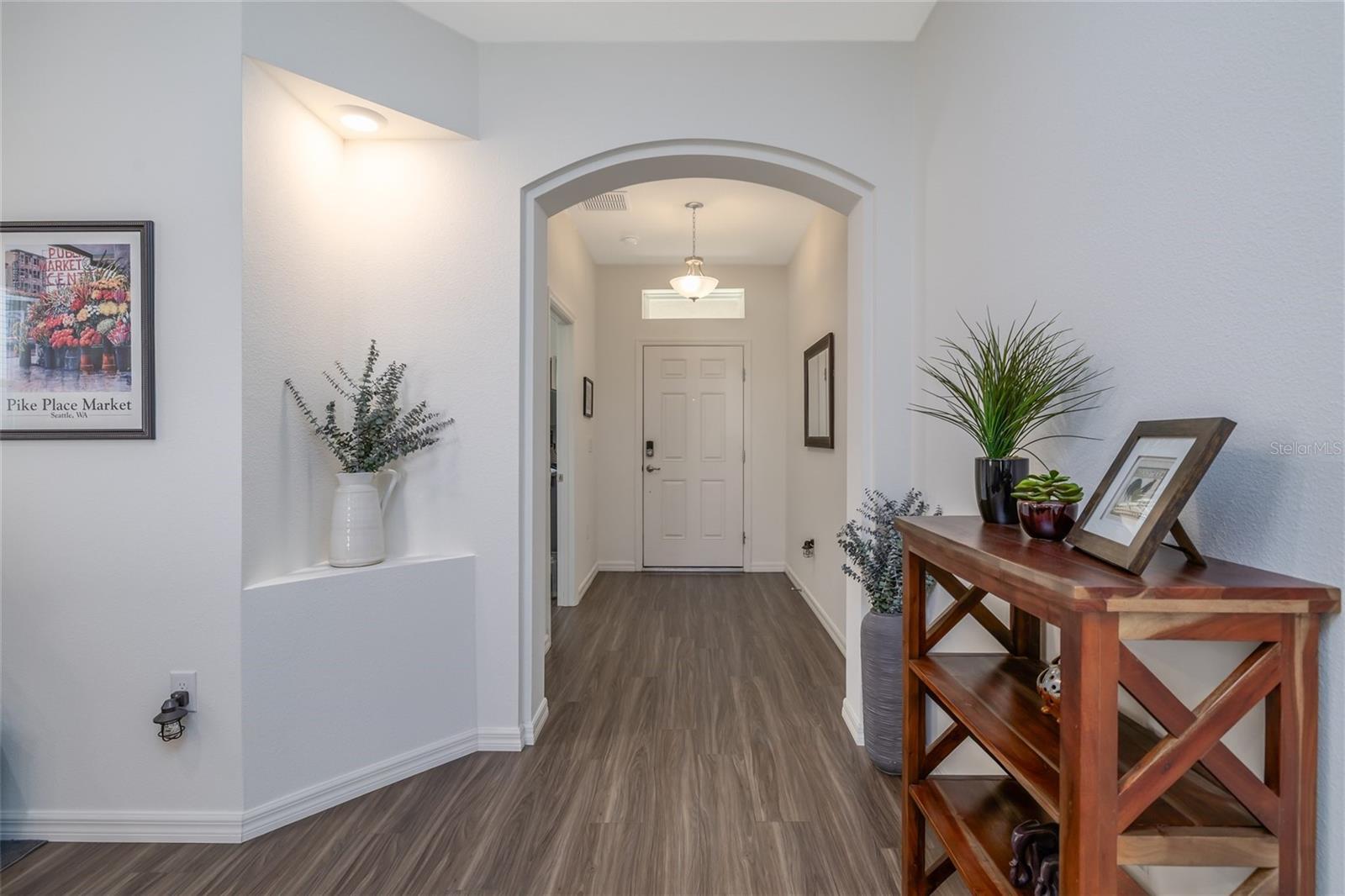 Image 4 of 40 For 18 Oakleaf Way