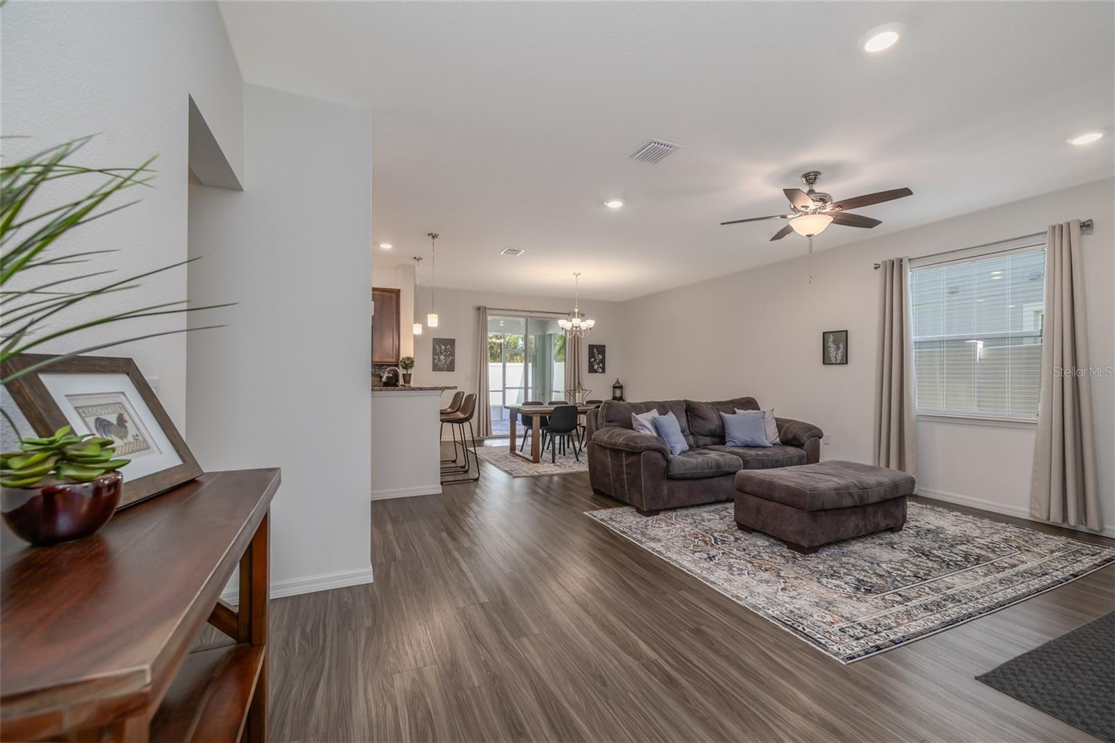 Image 5 of 40 For 18 Oakleaf Way