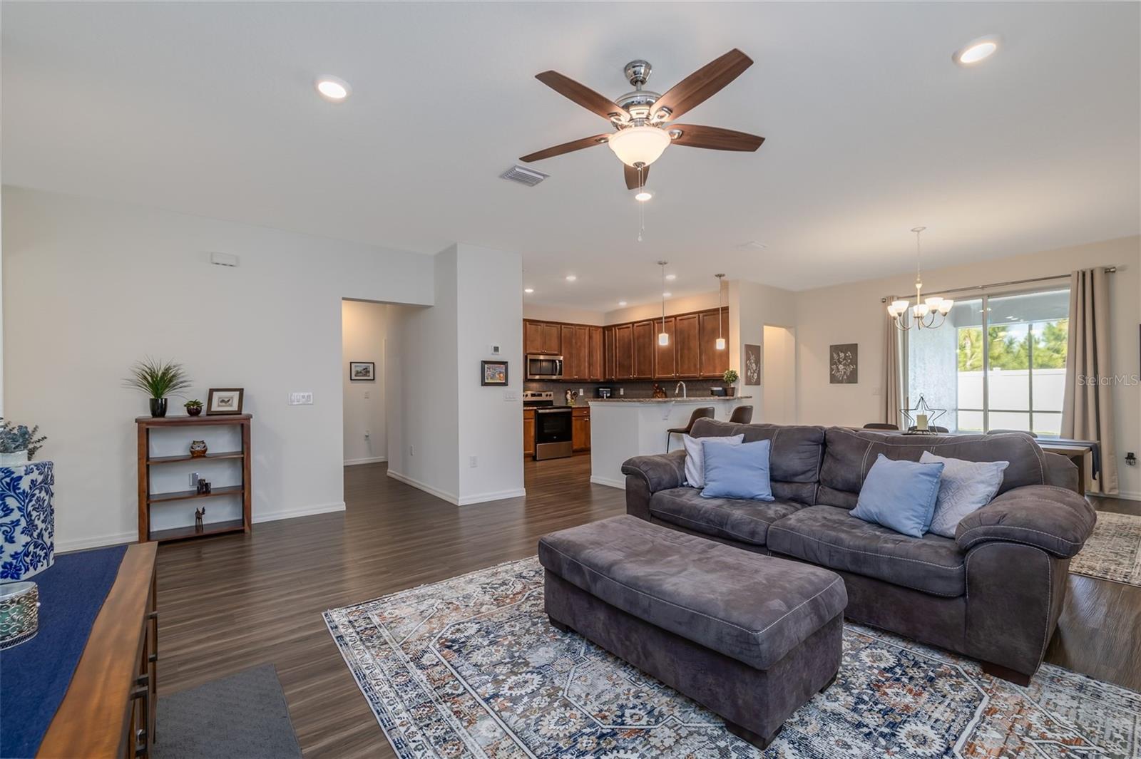 Image 8 of 40 For 18 Oakleaf Way