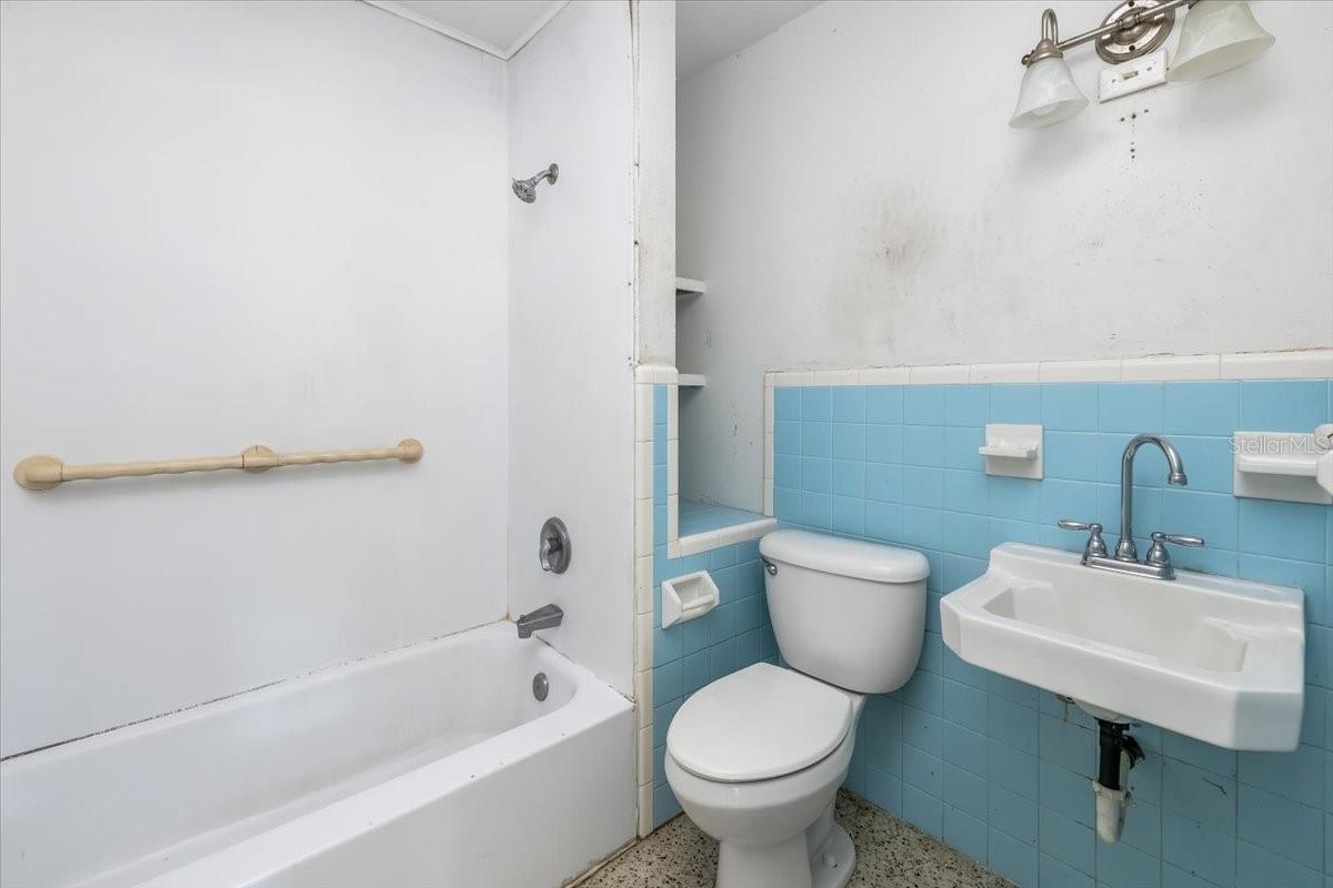 Image 11 of 27 For 875 Valencia Road