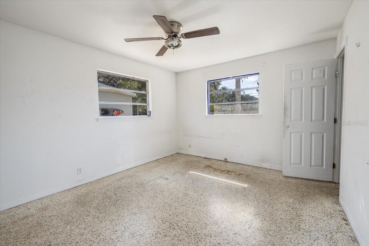 Image 14 of 27 For 875 Valencia Road