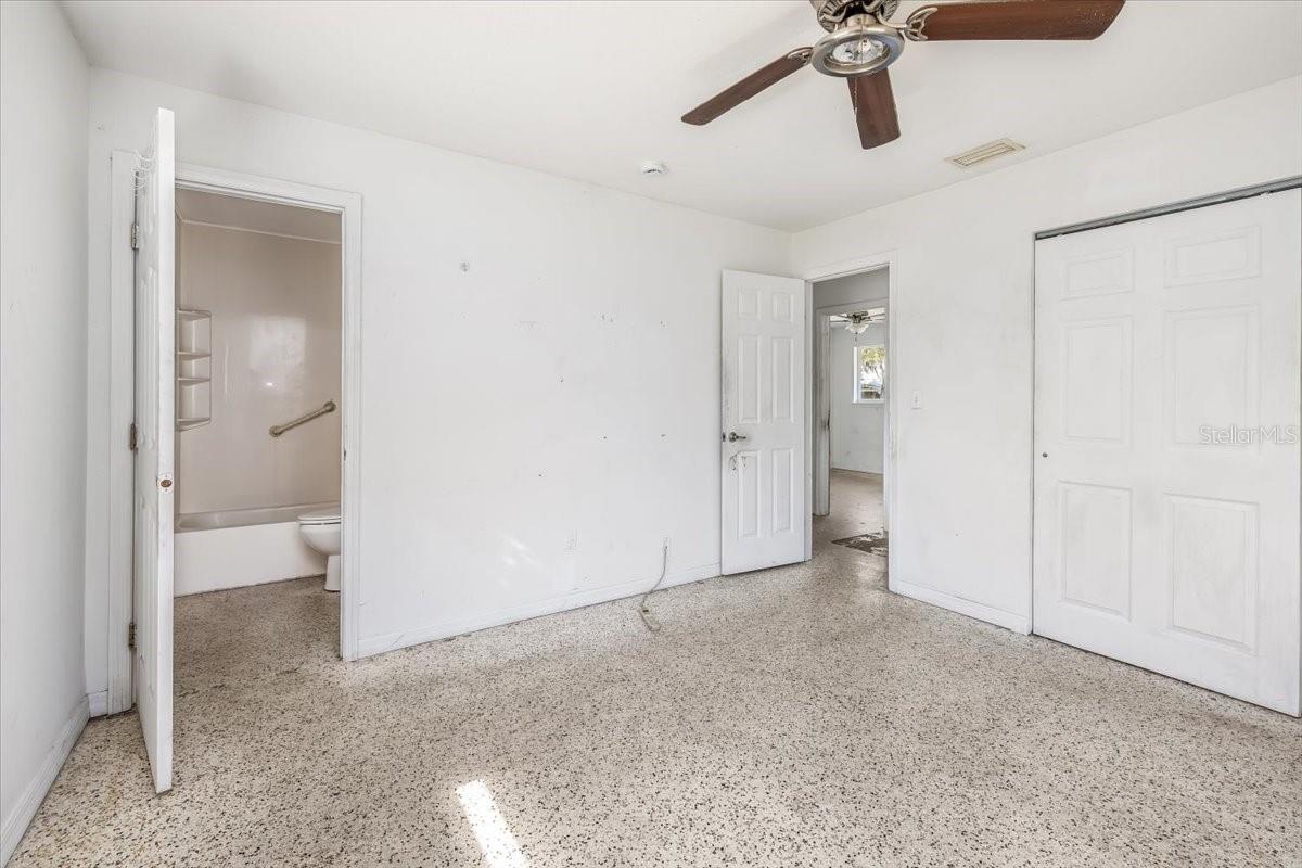 Image 15 of 27 For 875 Valencia Road