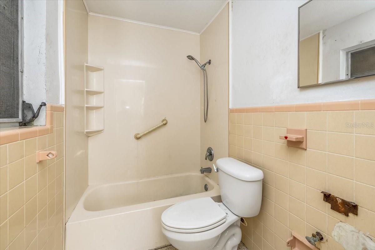 Image 16 of 27 For 875 Valencia Road