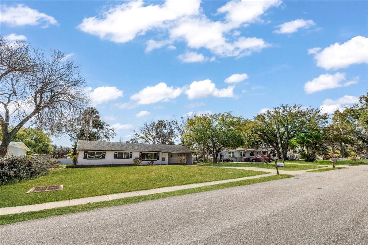 Image 18 of 27 For 875 Valencia Road