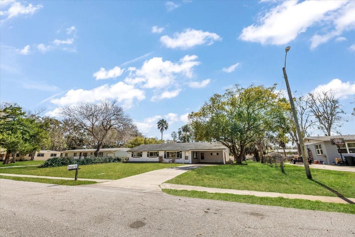 Image 20 of 27 For 875 Valencia Road