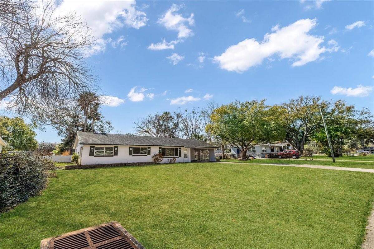 Image 23 of 27 For 875 Valencia Road