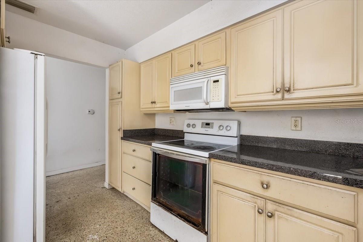 Image 3 of 27 For 875 Valencia Road