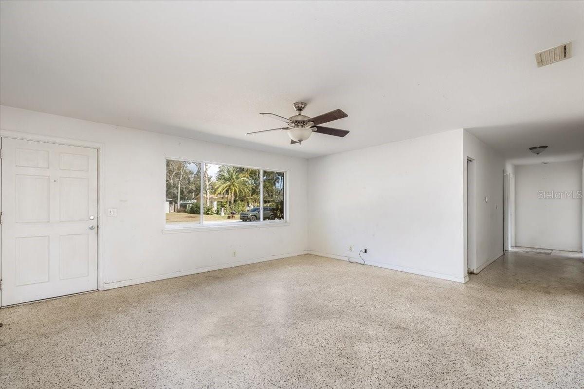 Image 6 of 27 For 875 Valencia Road