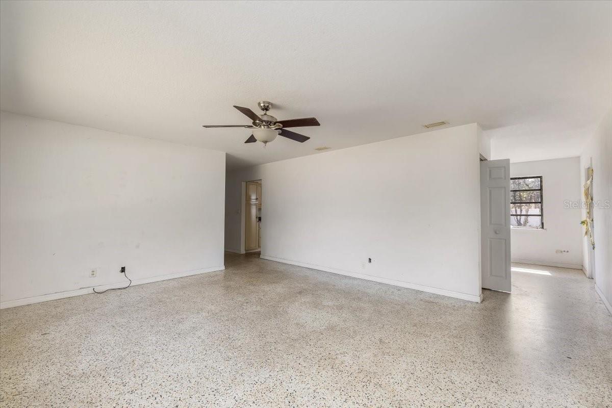 Image 7 of 27 For 875 Valencia Road