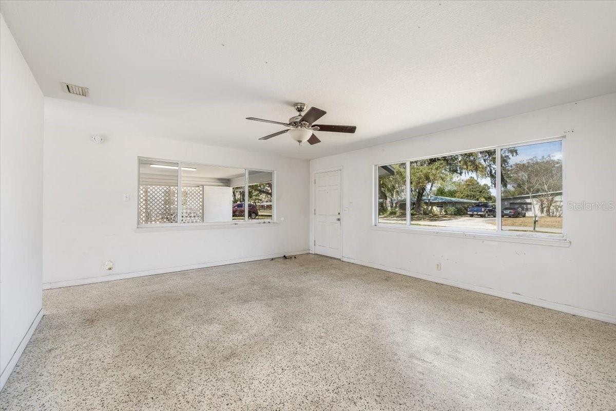 Image 9 of 27 For 875 Valencia Road