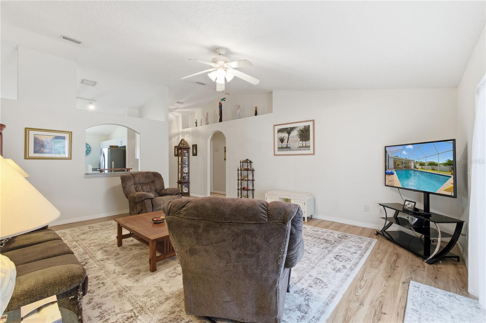 Image 6 of 27 For 14 Frenora Lane