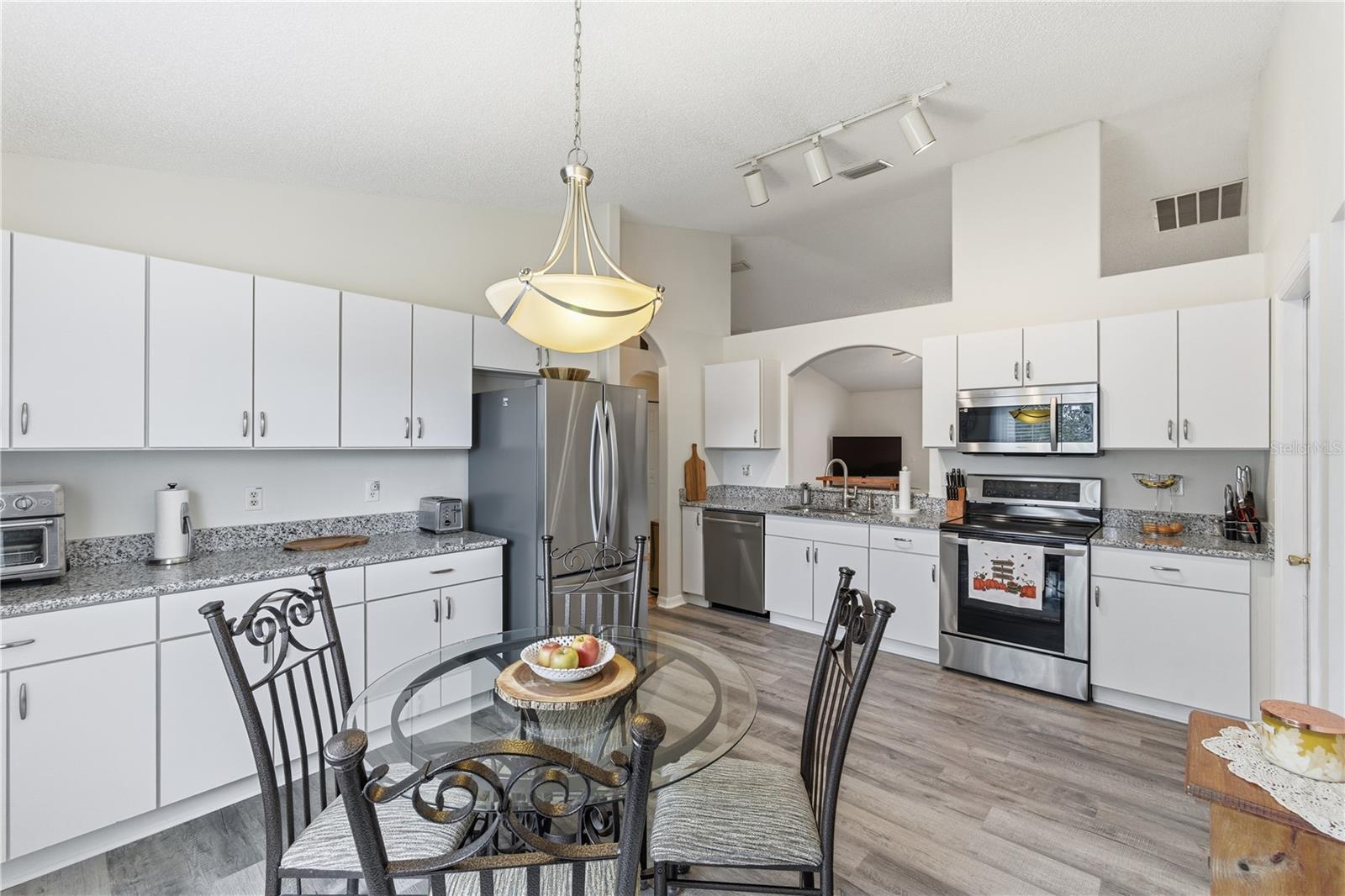 Image 8 of 27 For 14 Frenora Lane