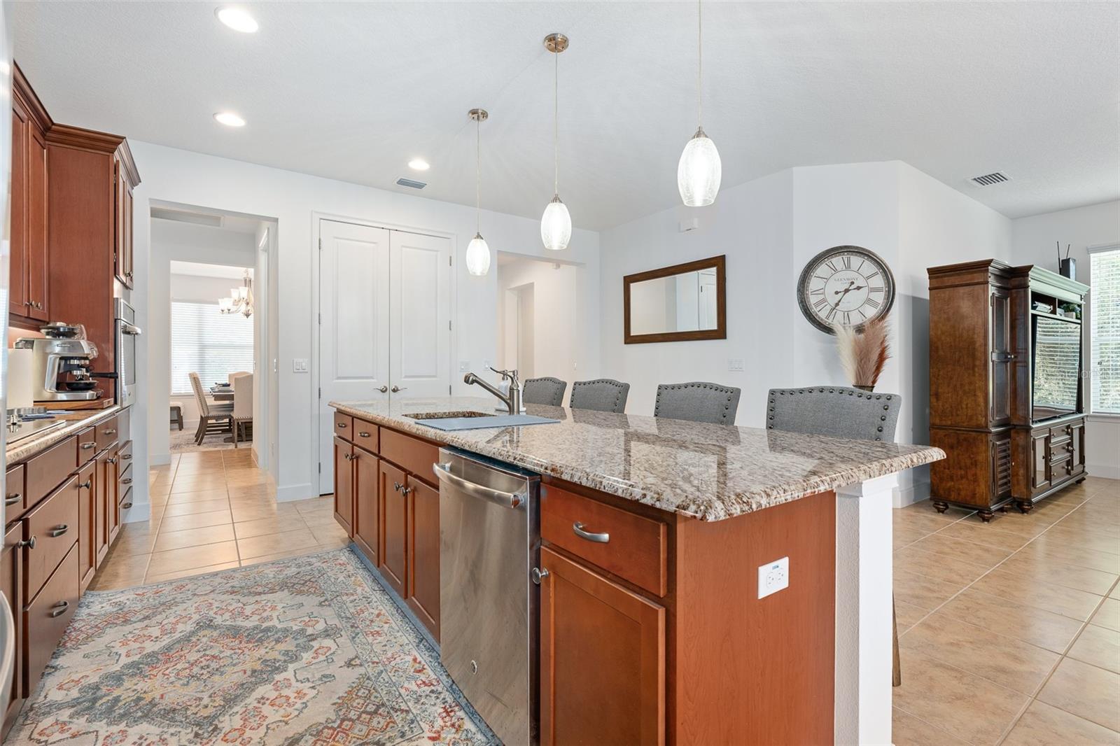 Image 15 of 57 For 685 Aldenham Lane