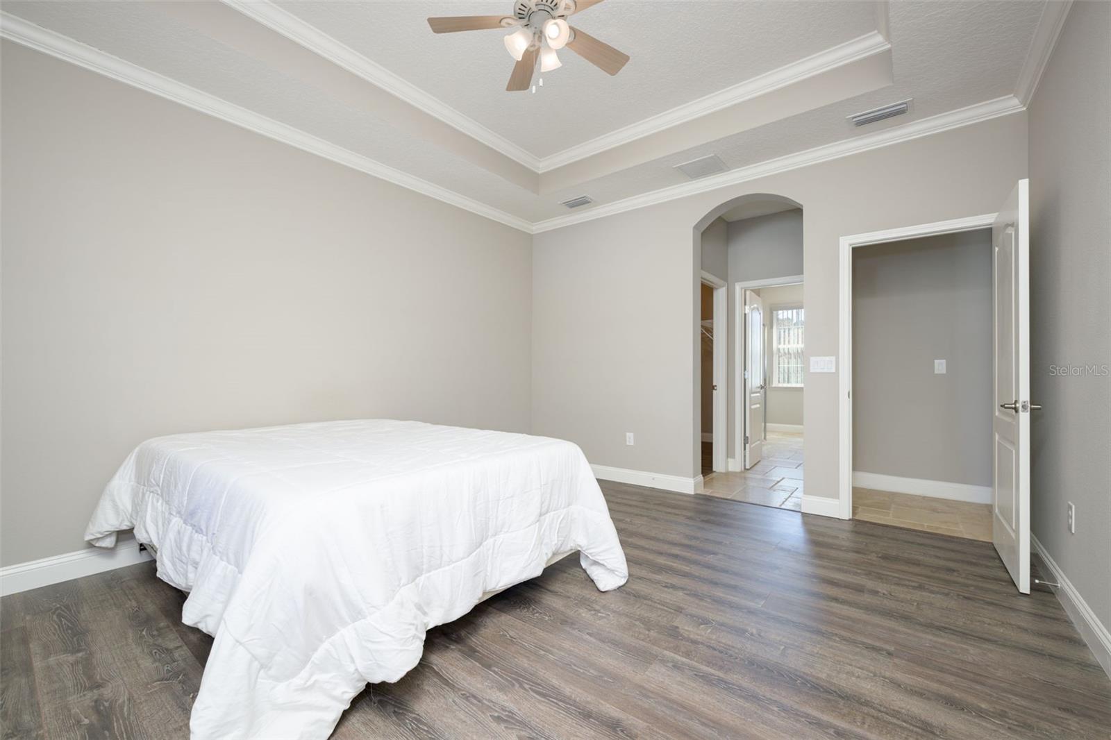 Image 22 of 51 For 3 Lake Charles Place