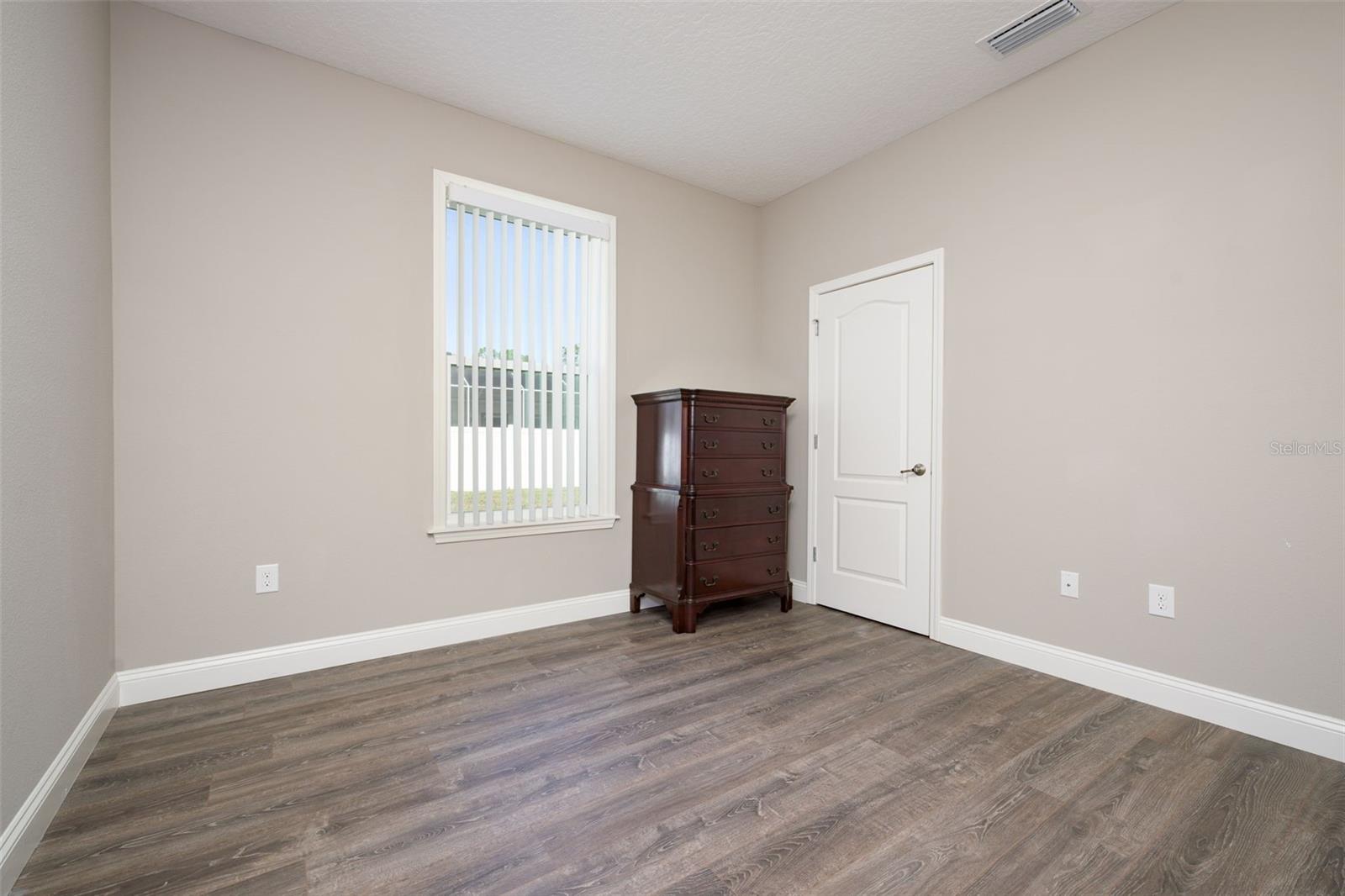 Image 32 of 51 For 3 Lake Charles Place