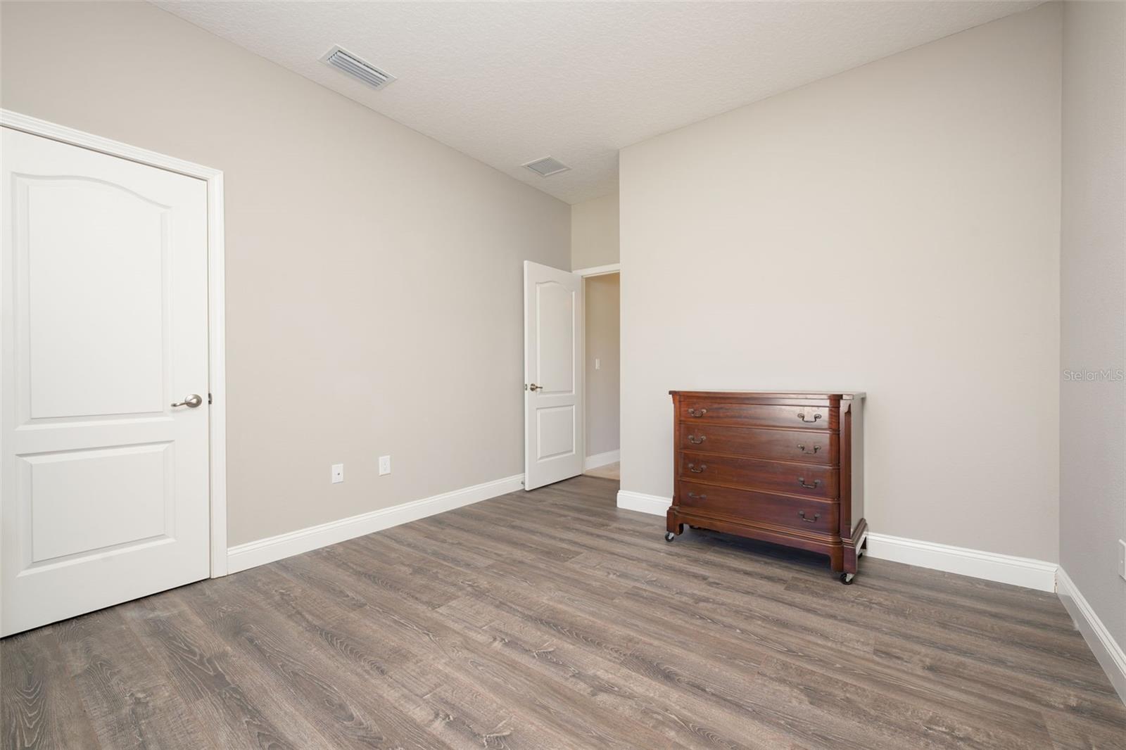 Image 33 of 51 For 3 Lake Charles Place