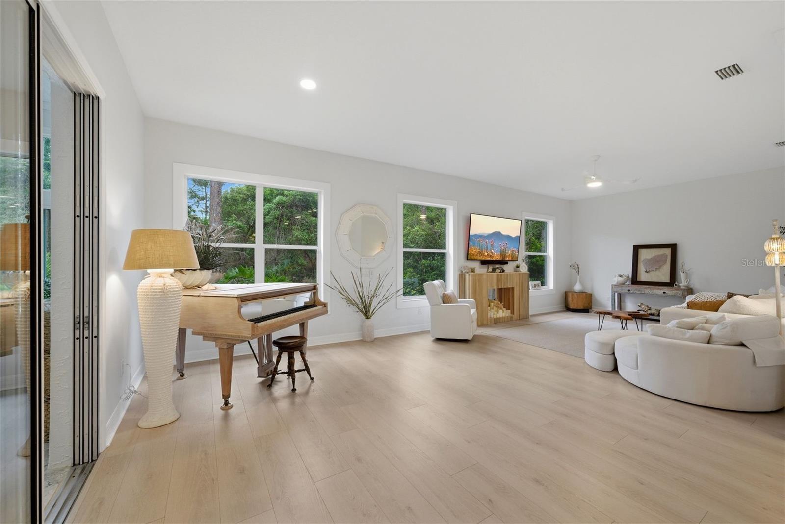 Image 16 of 83 For 4 Augusta Trail