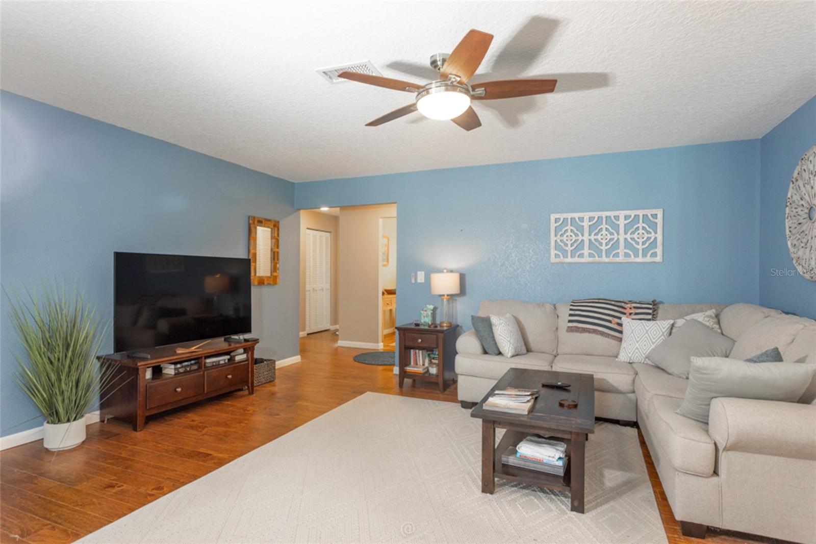 Image 19 of 66 For 11 Clearview Court S