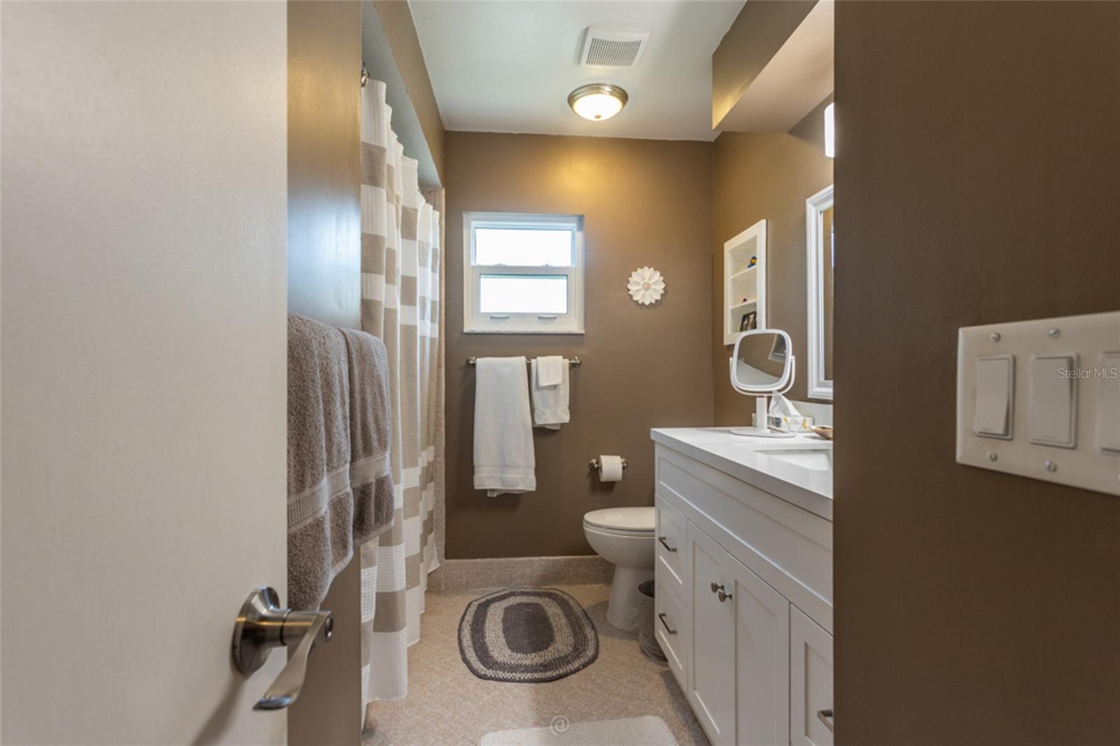 Image 27 of 66 For 11 Clearview Court S