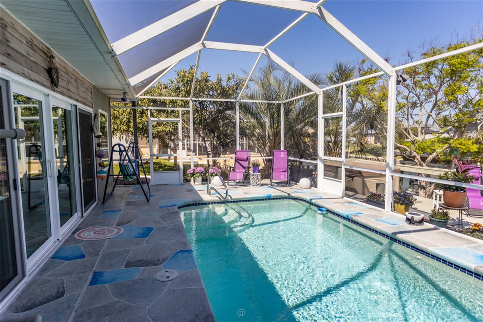 Image 32 of 66 For 11 Clearview Court S