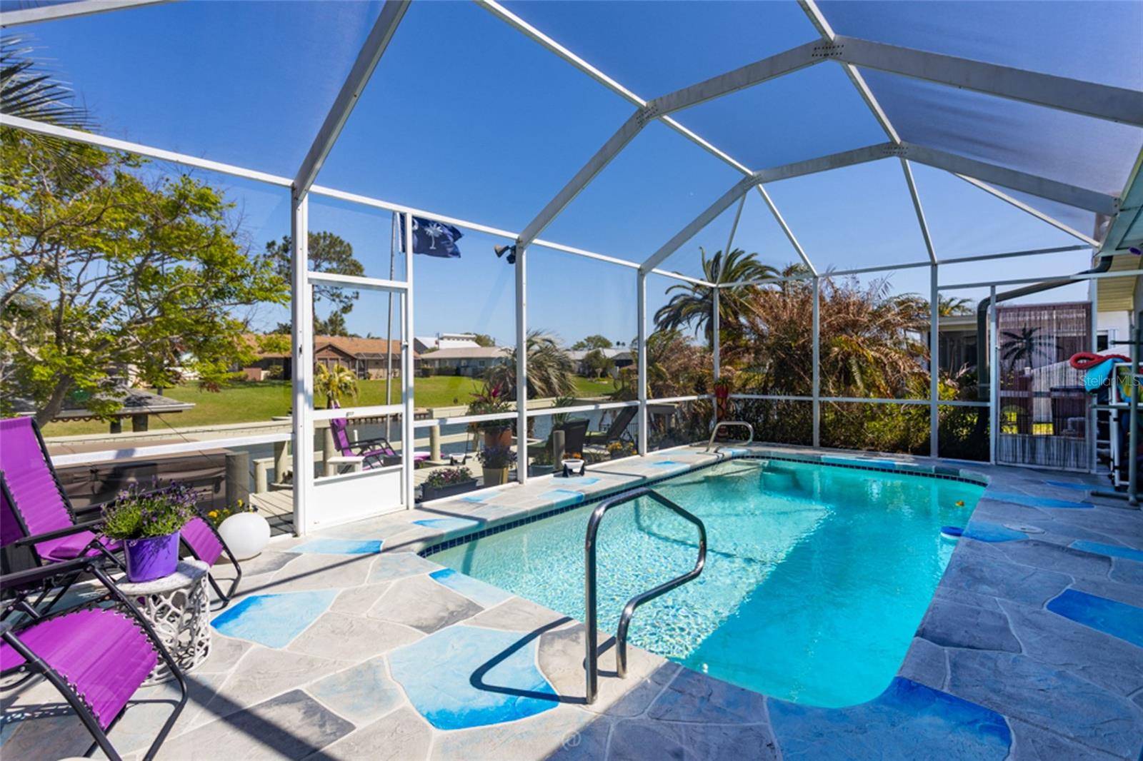 Image 33 of 66 For 11 Clearview Court S