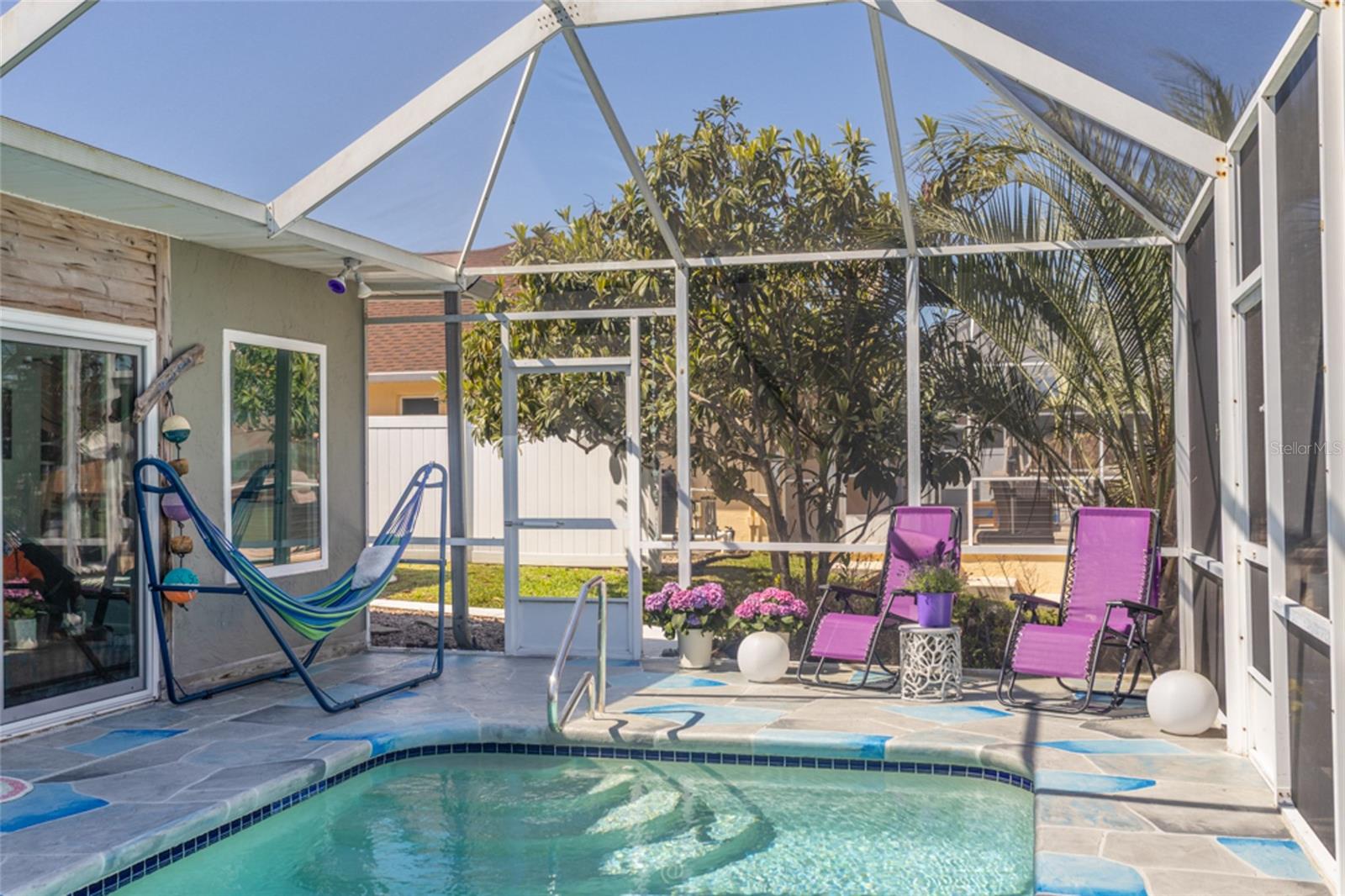 Image 36 of 66 For 11 Clearview Court S