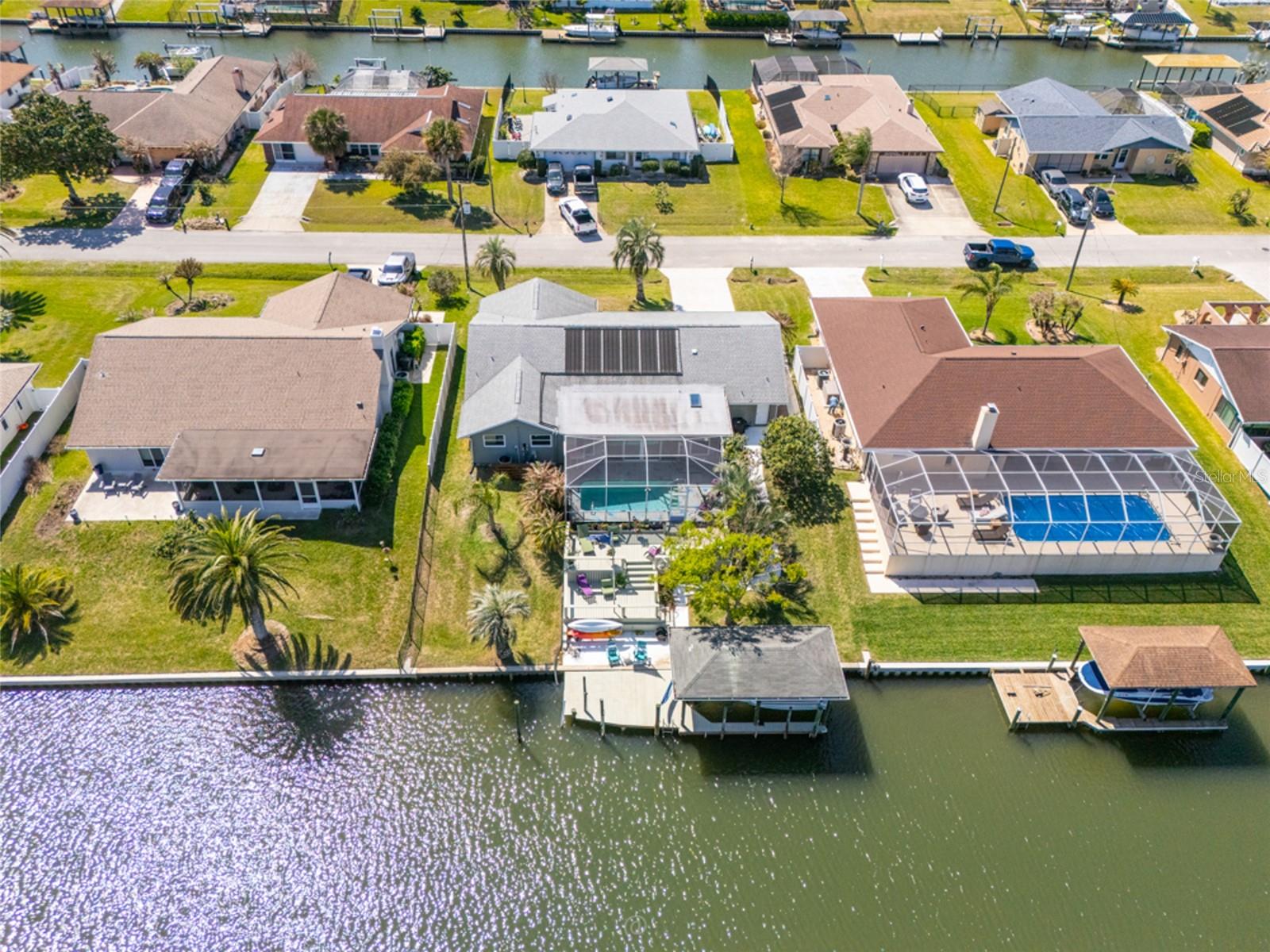 Image 44 of 66 For 11 Clearview Court S