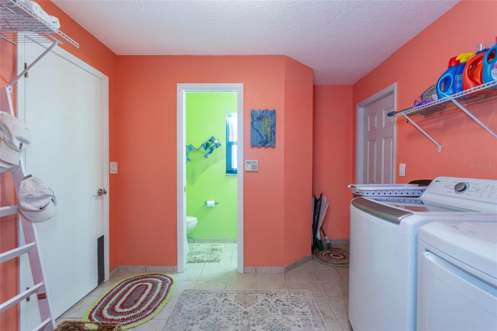 Image 52 of 66 For 11 Clearview Court S