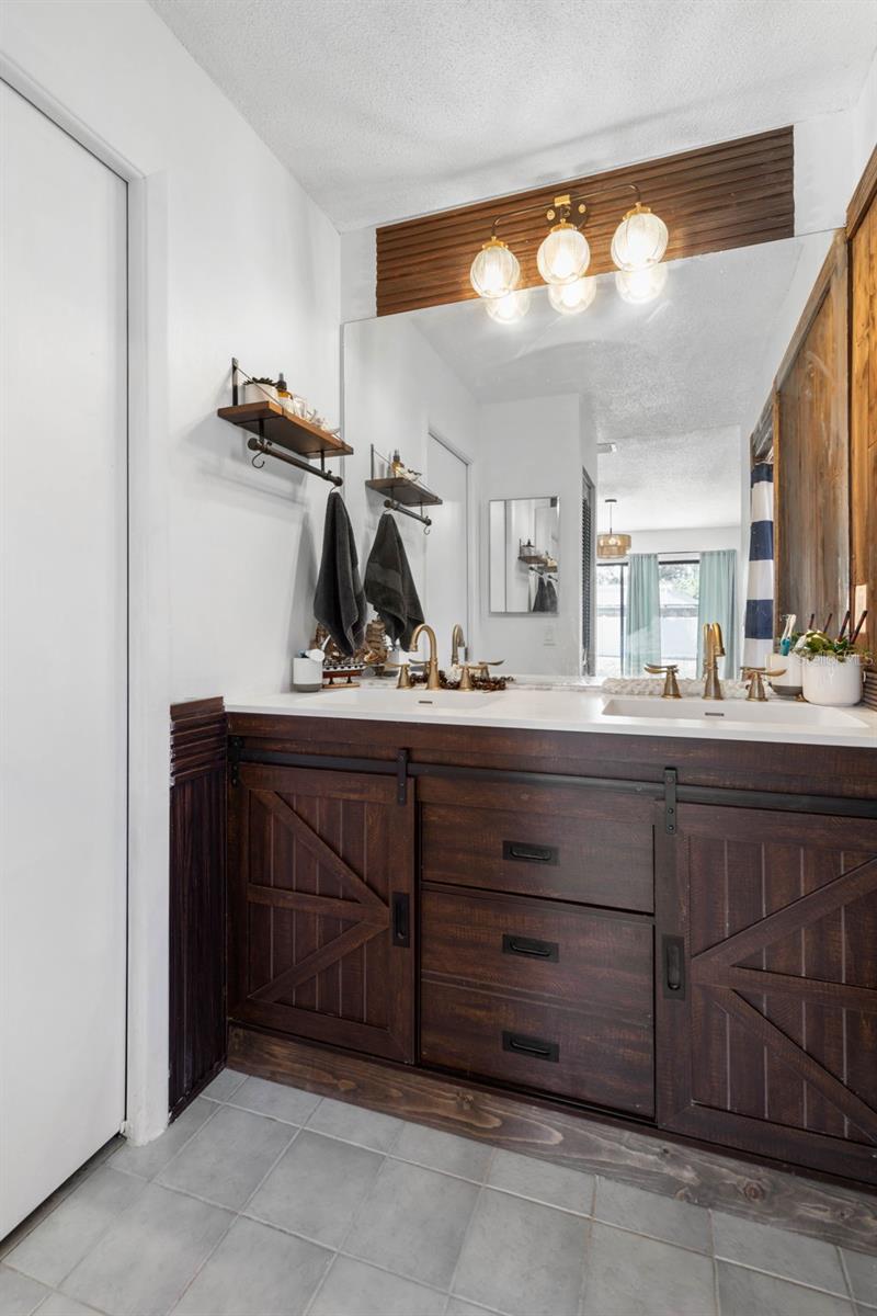 Image 17 of 43 For 46 Berkshire Lane