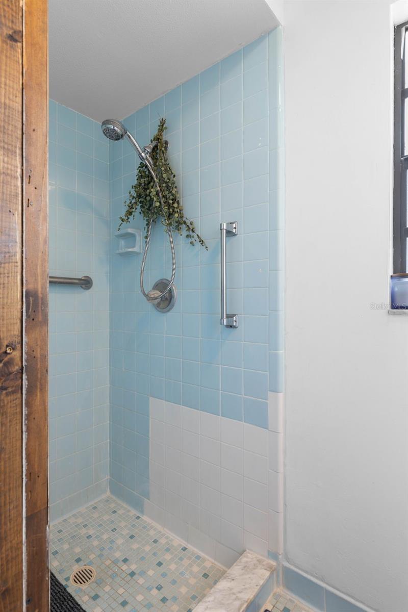 Image 19 of 43 For 46 Berkshire Lane