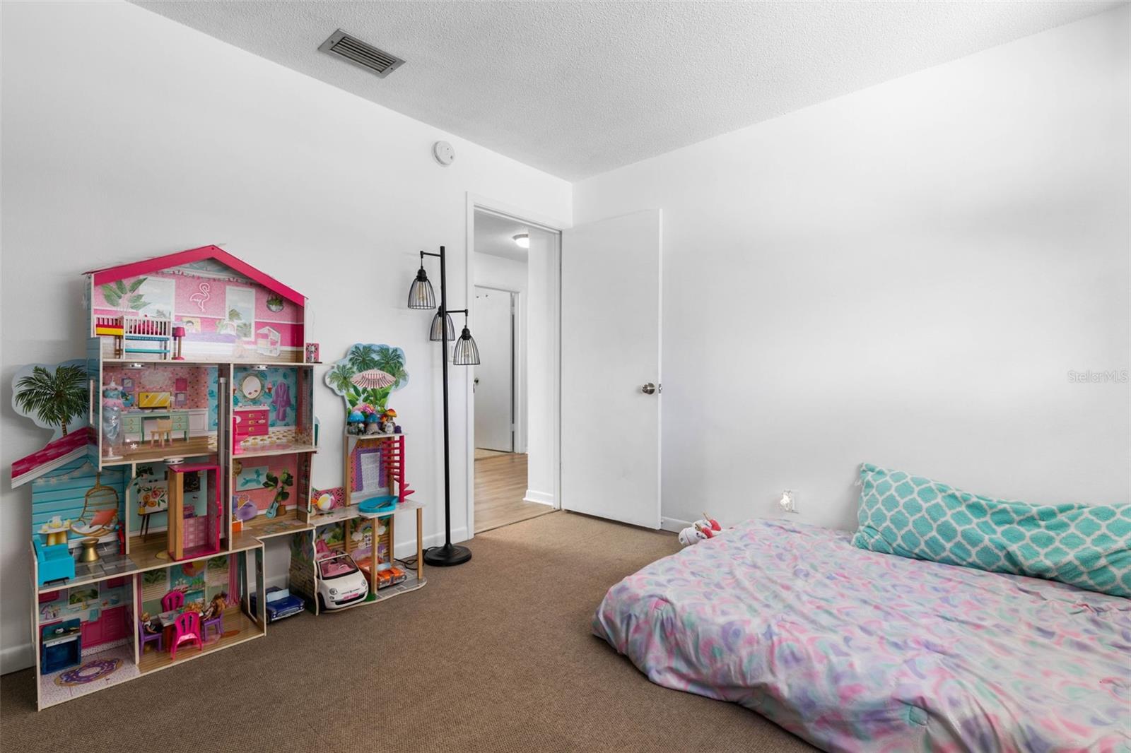 Image 21 of 43 For 46 Berkshire Lane