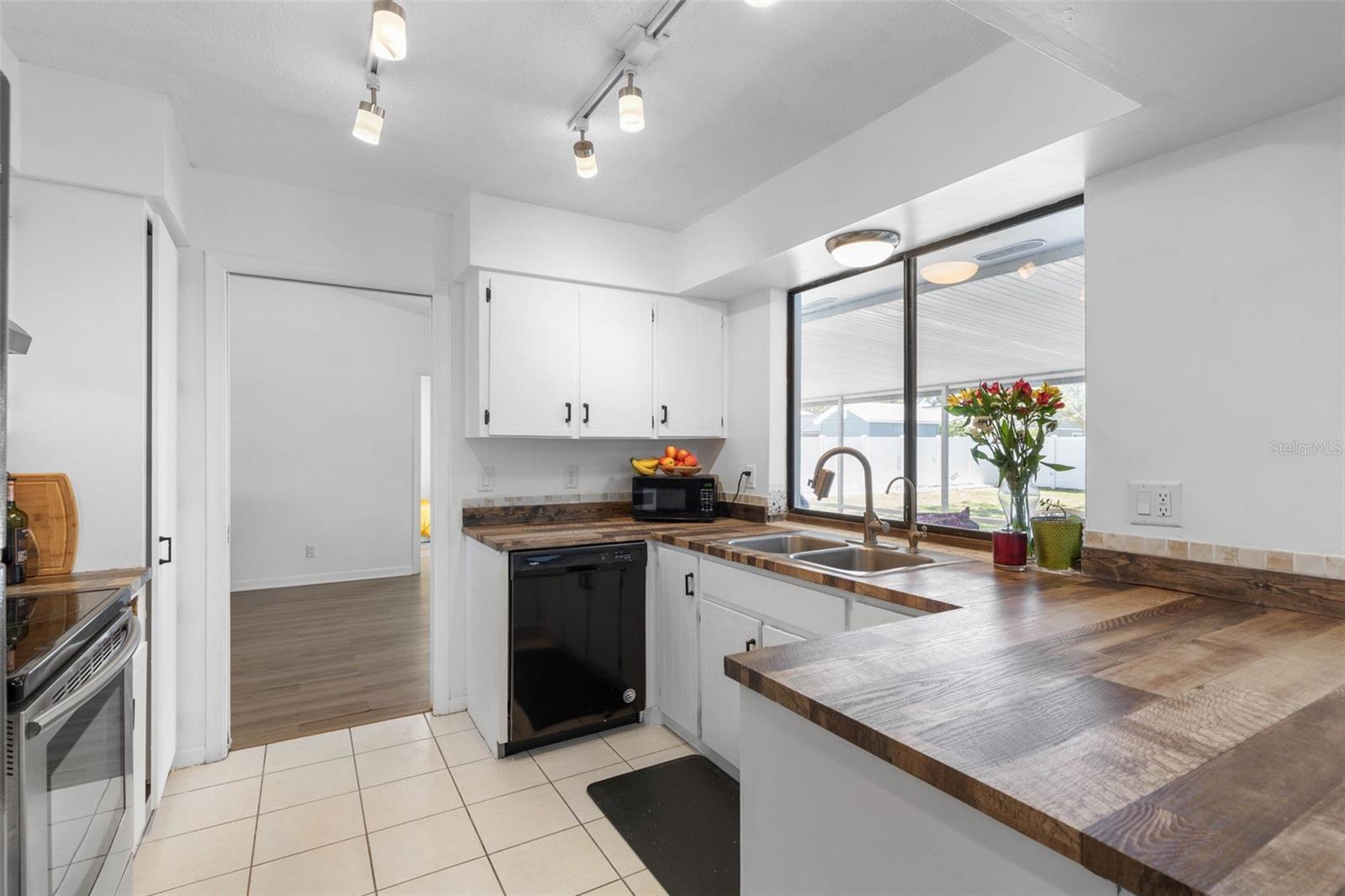 Image 8 of 43 For 46 Berkshire Lane