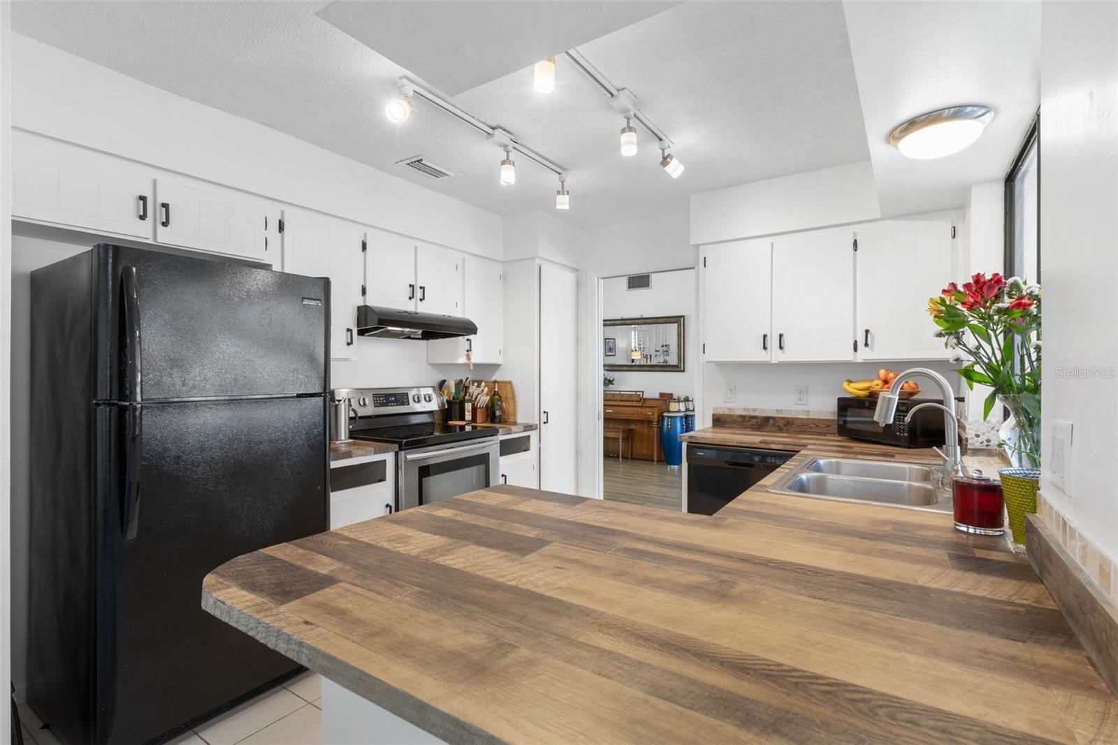 Image 9 of 43 For 46 Berkshire Lane