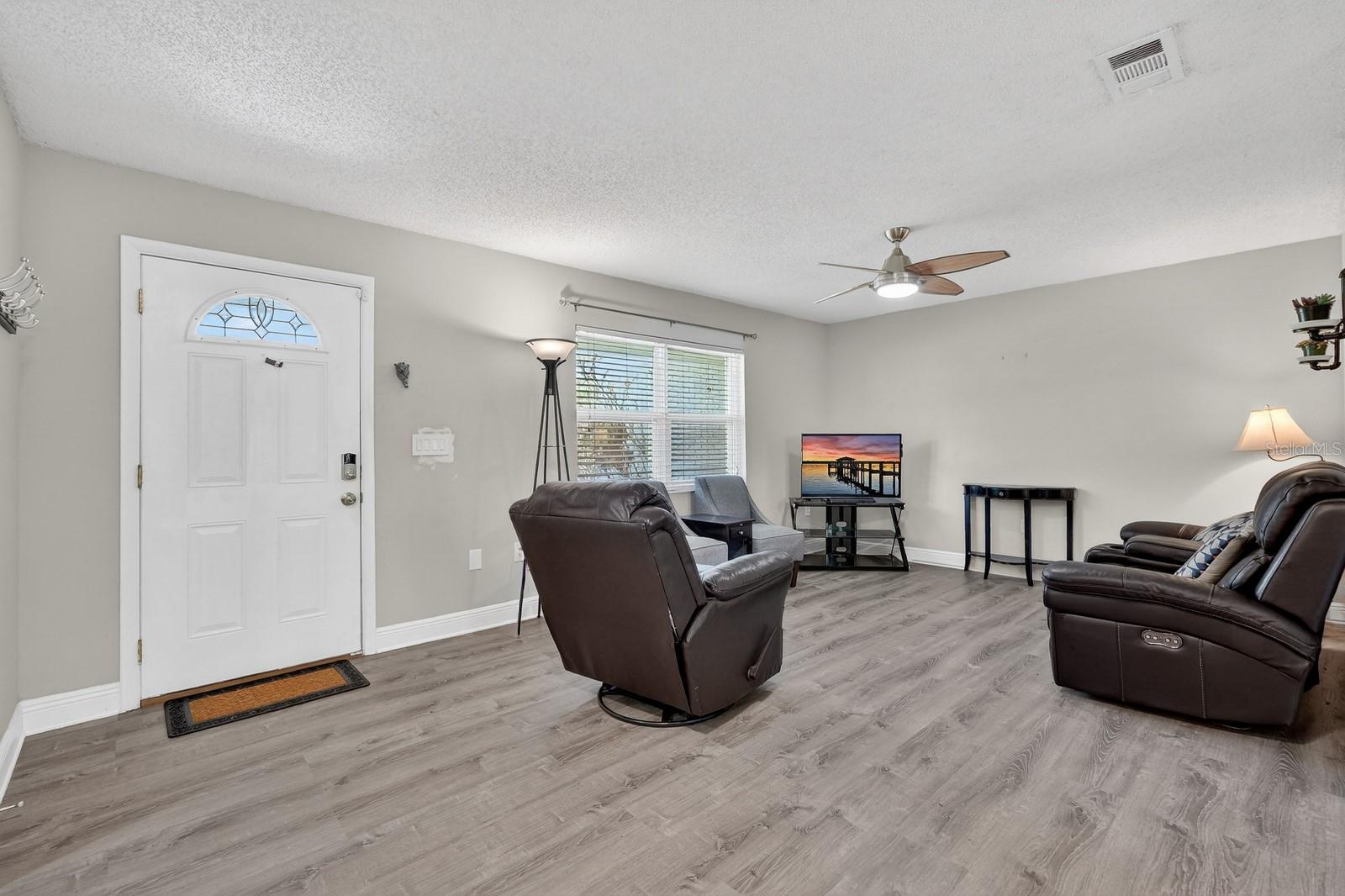 Image 3 of 31 For 262 Clara Vista Street