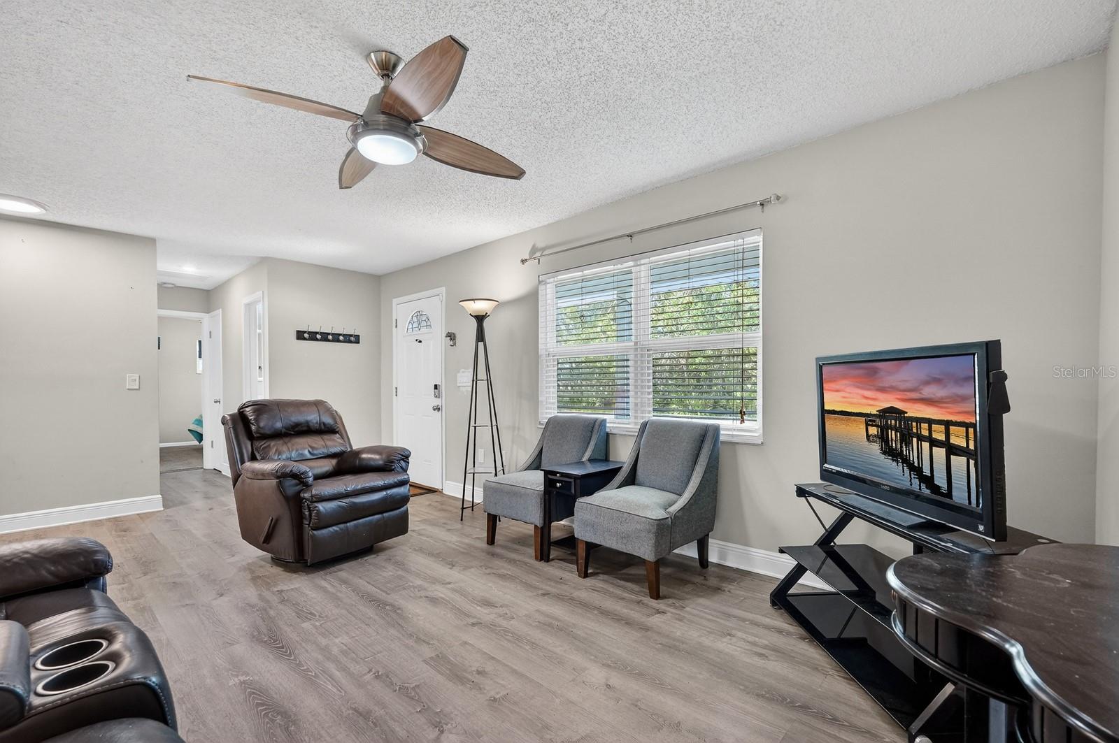 Image 6 of 31 For 262 Clara Vista Street