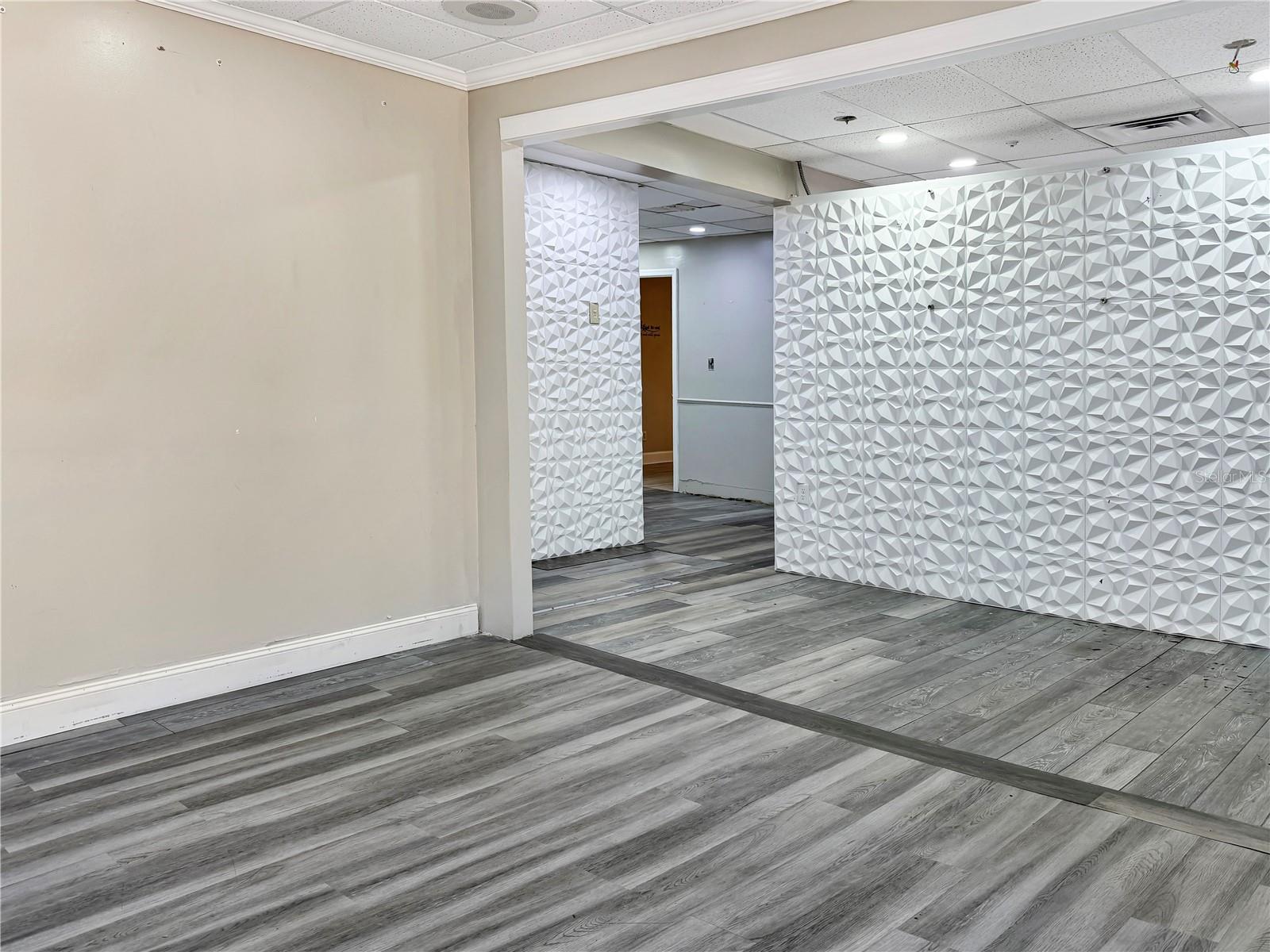 Image 9 of 23 For 4131 University Boulevard S 5