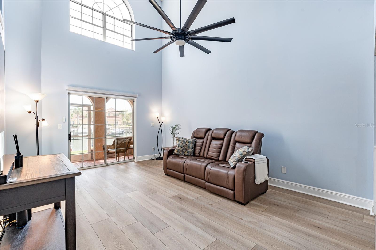 Image 17 of 65 For 37 Captains Walk 37