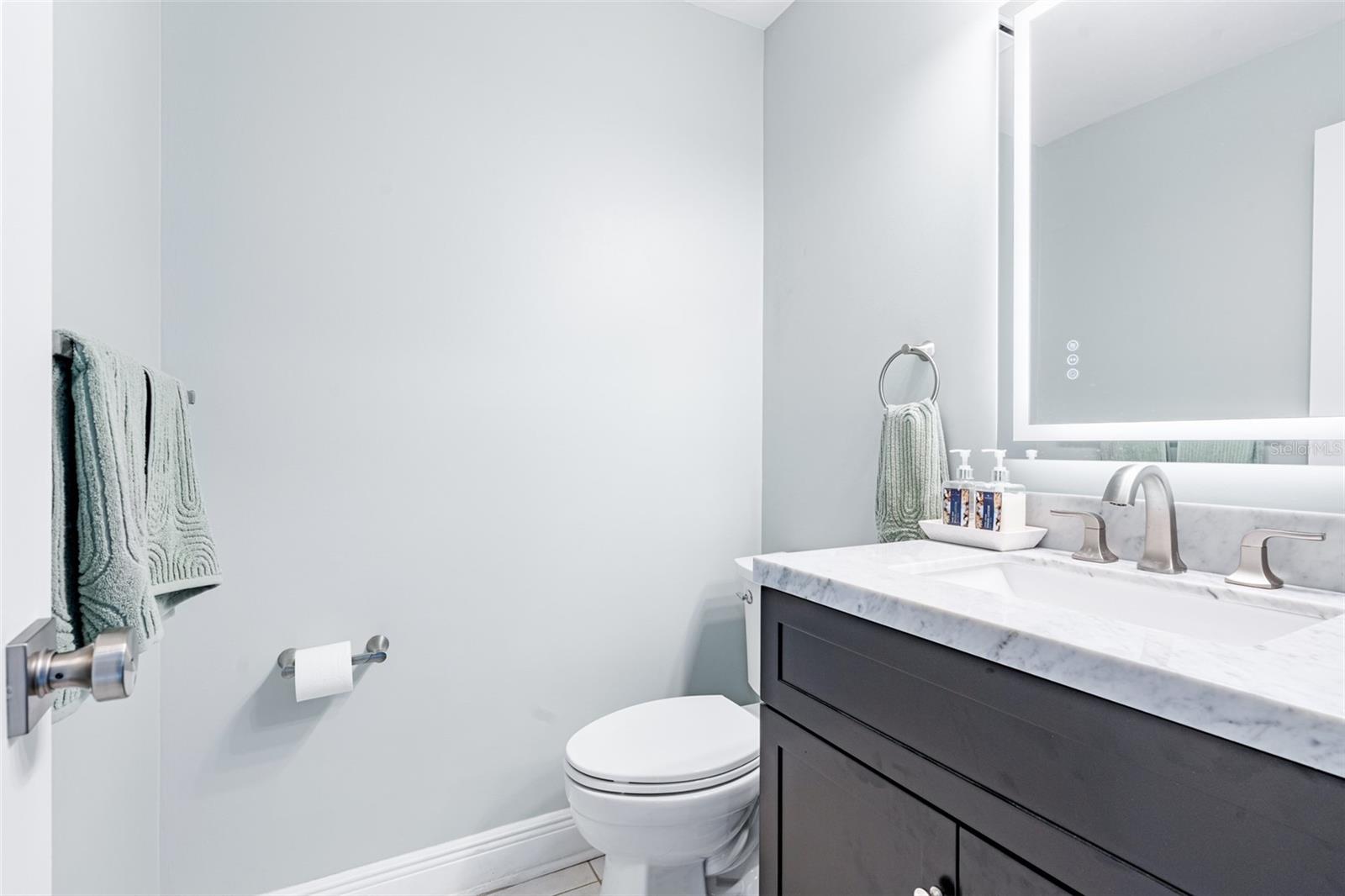 Image 23 of 65 For 37 Captains Walk 37