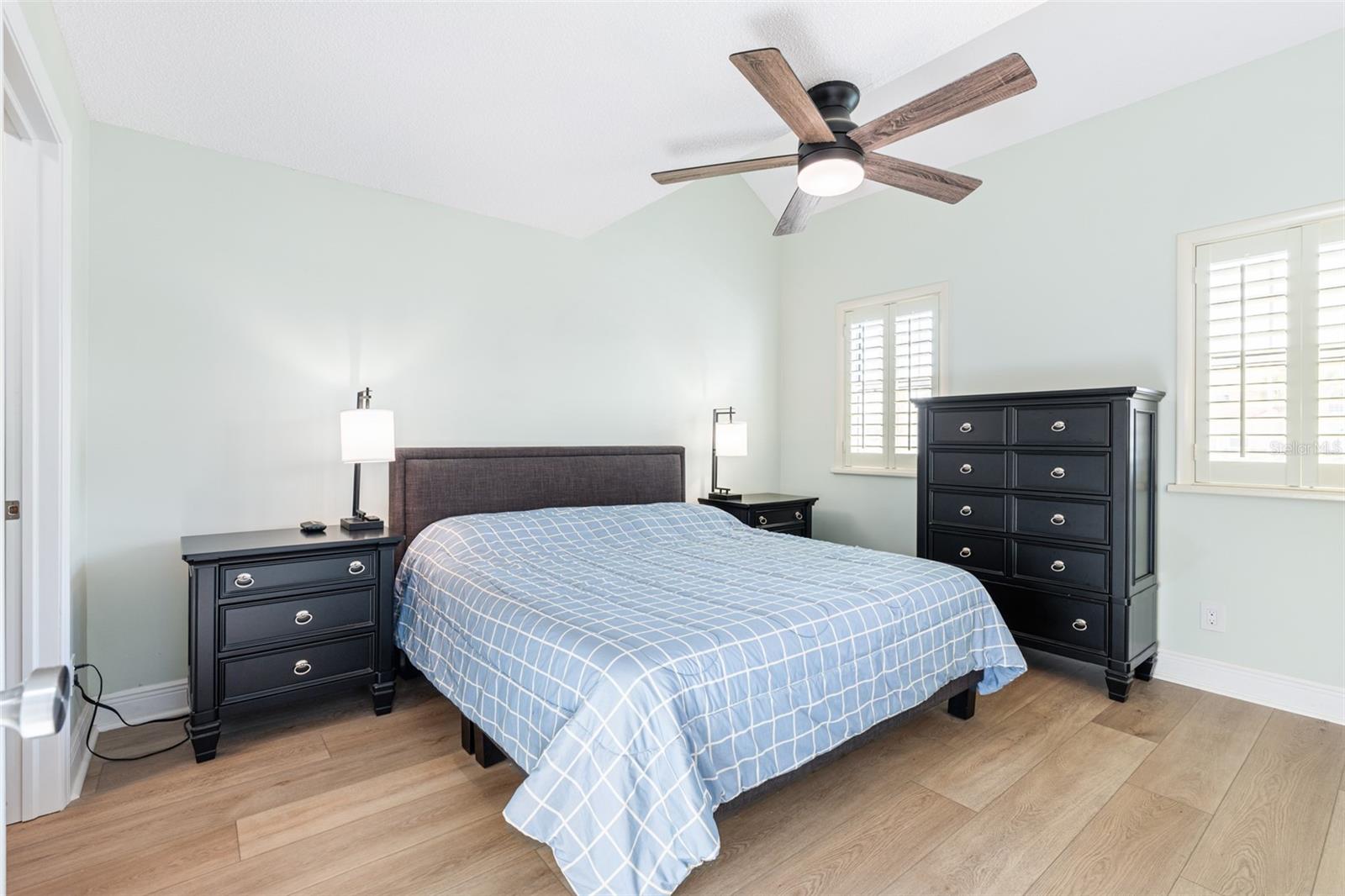 Image 24 of 65 For 37 Captains Walk 37