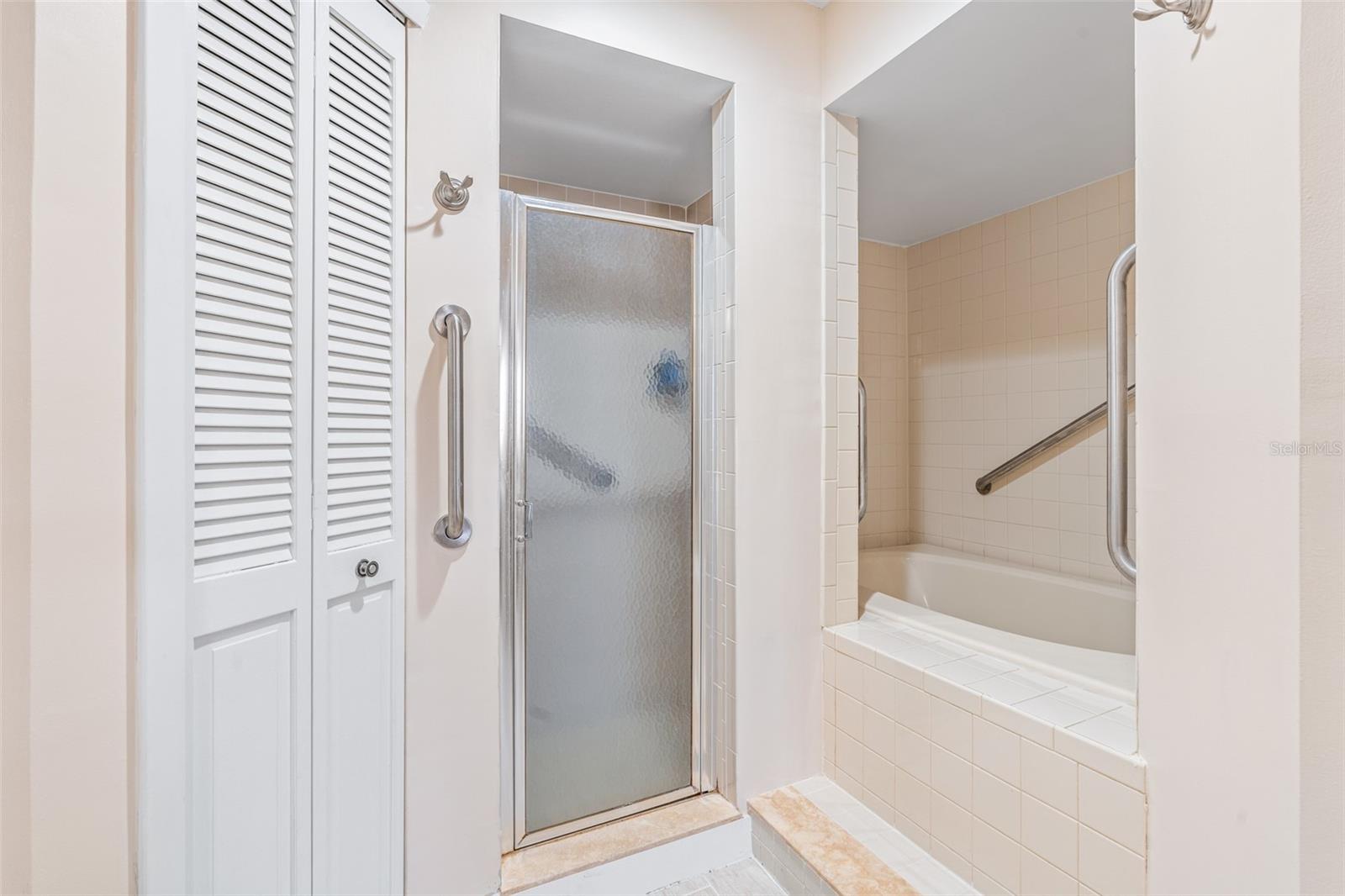 Image 28 of 65 For 37 Captains Walk 37