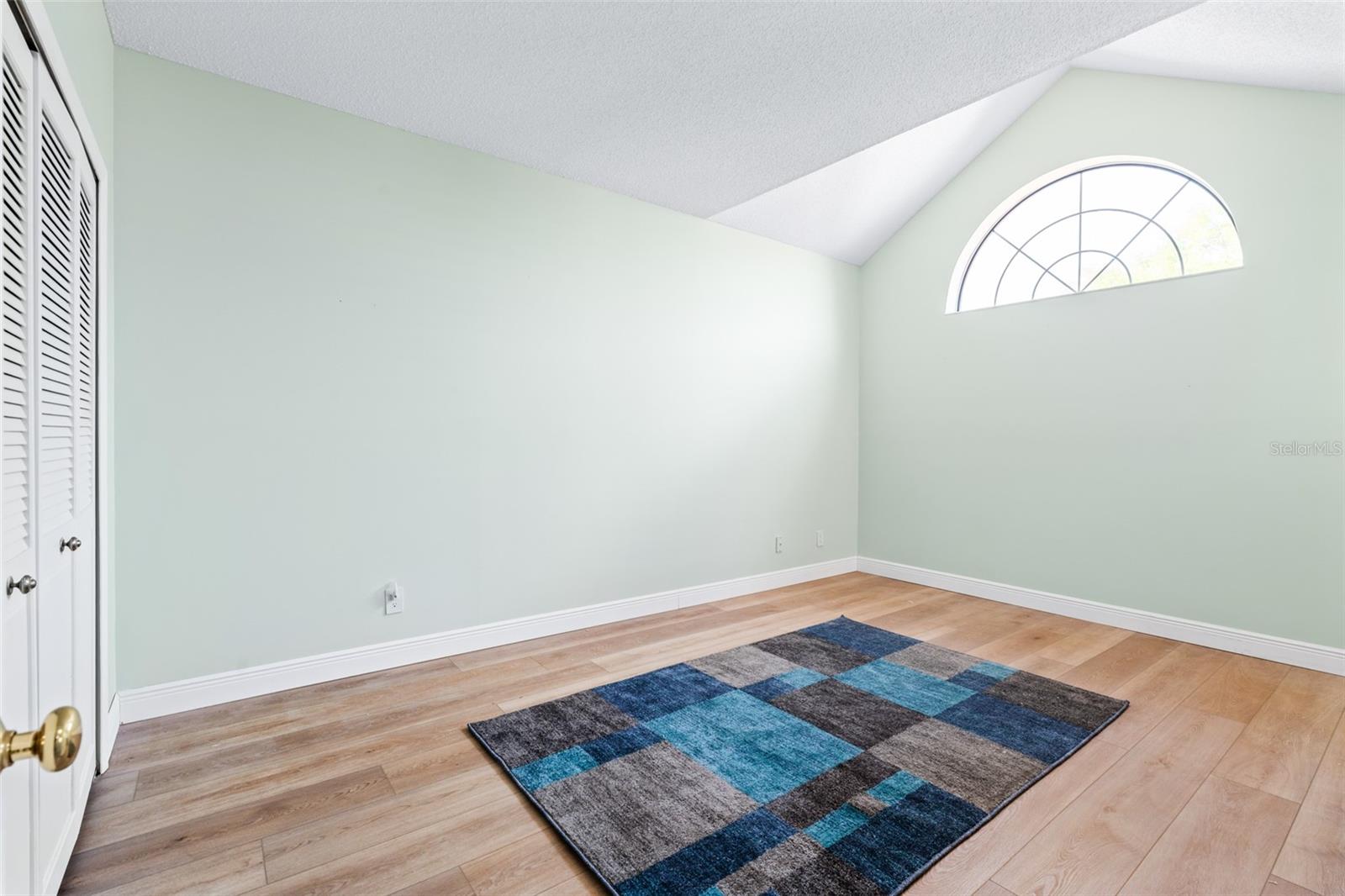 Image 32 of 65 For 37 Captains Walk 37