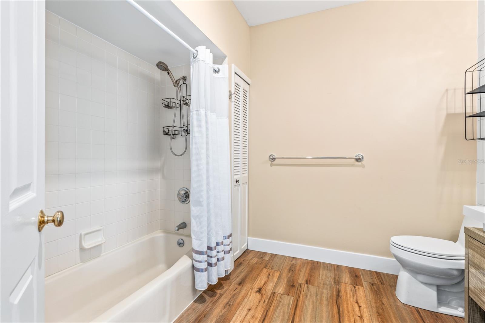 Image 34 of 65 For 37 Captains Walk 37