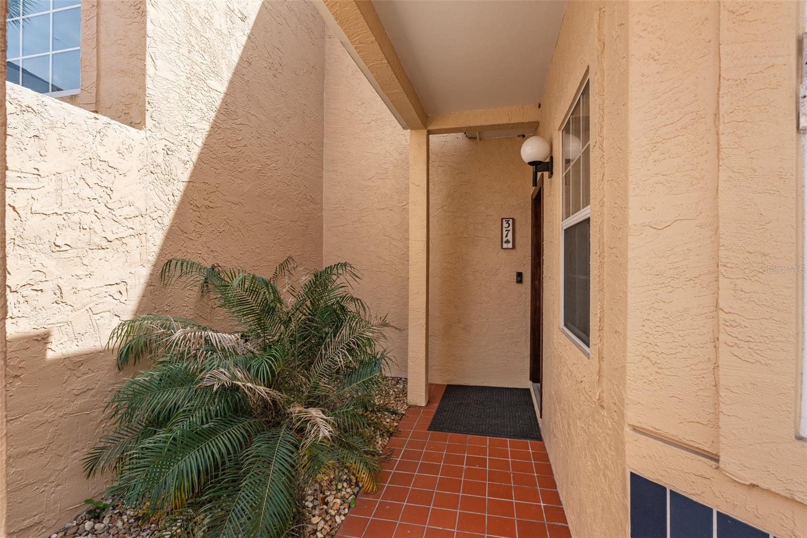 Image 4 of 65 For 37 Captains Walk 37