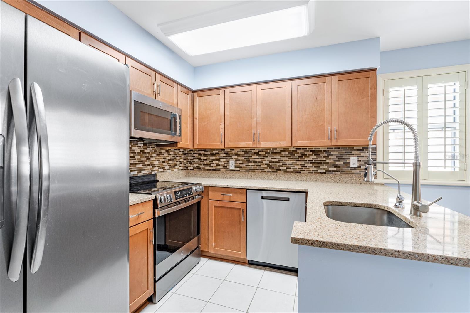 Image 8 of 65 For 37 Captains Walk 37