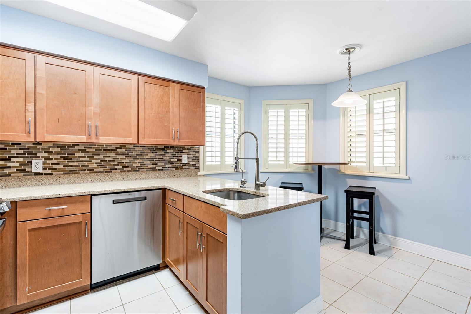 Image 9 of 65 For 37 Captains Walk 37