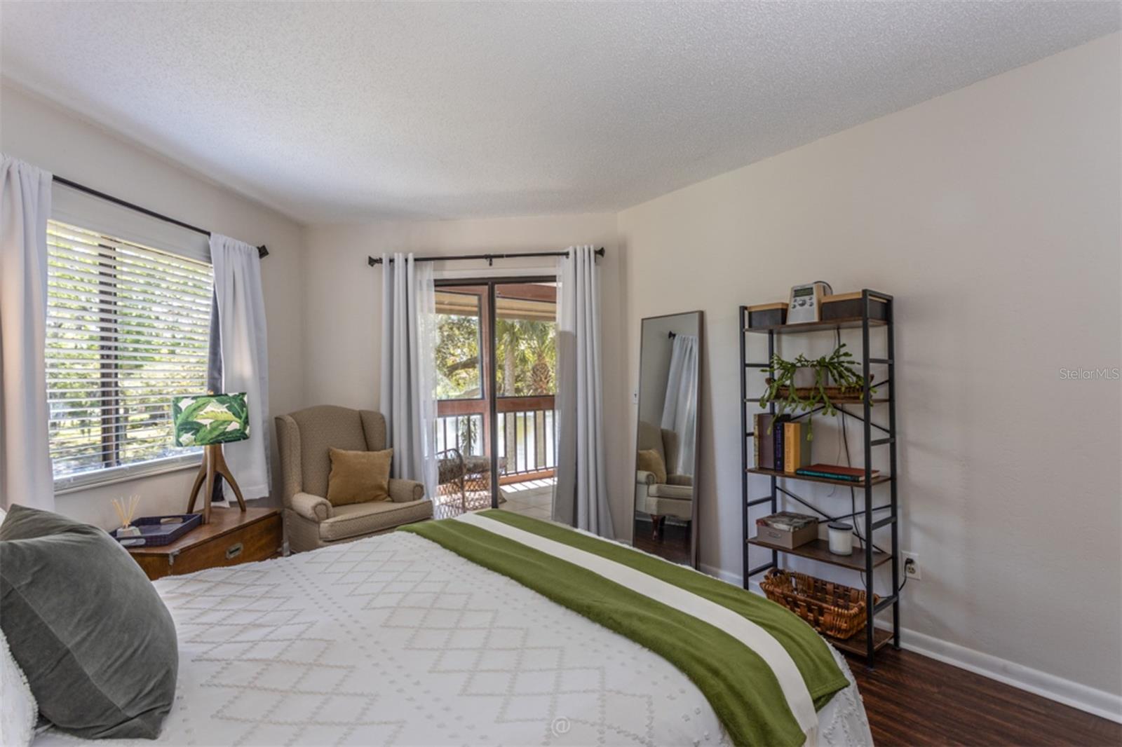 Image 21 of 52 For 6 Salisbury Court 6