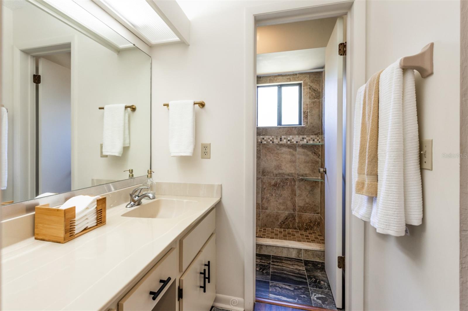 Image 23 of 52 For 6 Salisbury Court 6