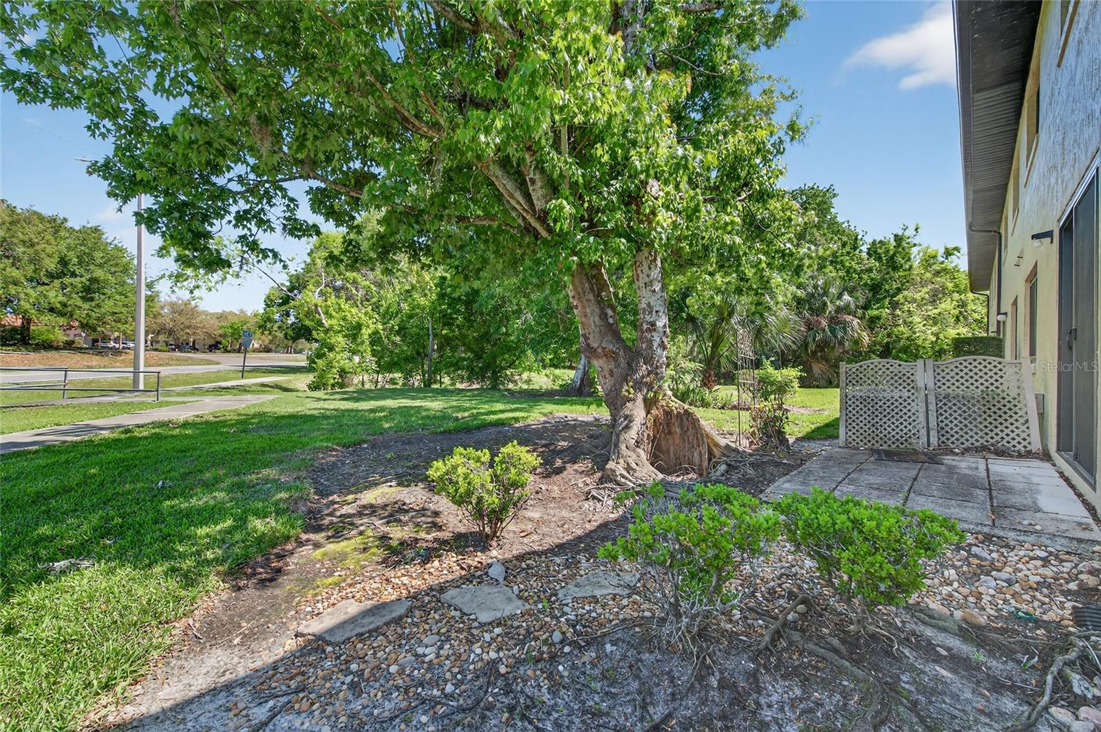 Image 19 of 21 For 1601 Big Tree Road 101